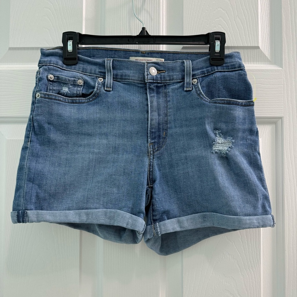 Levi’s Women’s Size 29 Denim Light Wash Mid Length Shorts